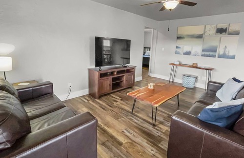 Fruitvale House | Inviting Central Retreat Adventure Hunting Fishing 5 Bedroom