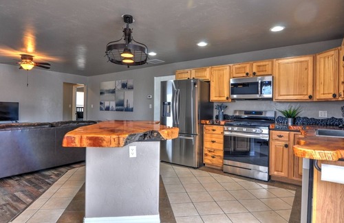 Fruitvale House | Inviting Central Retreat Adventure Hunting Fishing 5 Bedroom