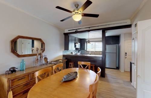 South Padre Island Condo | Inviting Condo with Balcony & Shared Pool - Beach Across the Street