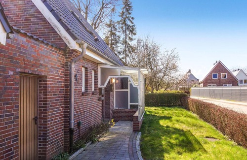 Roffhausen House | Inviting cottage in a quiet location close to several family friendly activities.