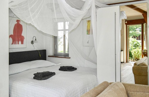 Bergen House | Inviting cottage in a good location close to nature.