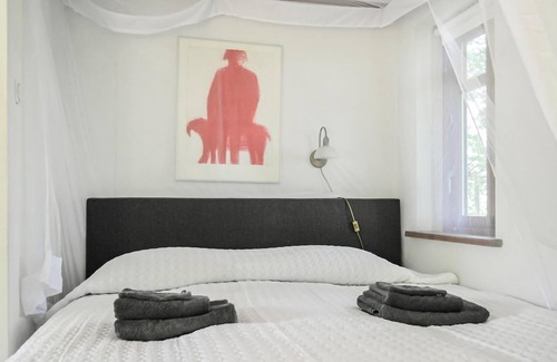 Bergen House | Inviting cottage in a good location close to nature.