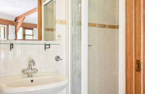 Bergen House | Inviting cottage in a good location close to nature.