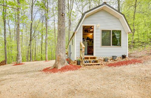 Vulcan House | Inviting Des Arc Cabin with Fire Pit and Deck!