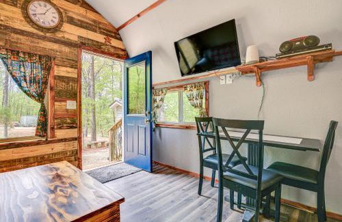 Vulcan House | Inviting Des Arc Cabin with Fire Pit and Deck!