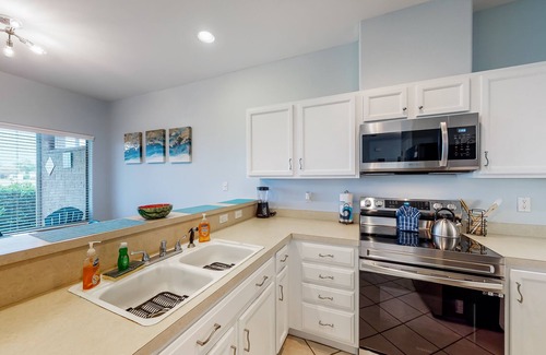 Laguna Vista Condo | Inviting dog-friendly getaway with screened sunroom, pool, pickleball, & tennis