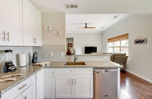 Granbury House | Inviting Granbury Home w/Fire Pit: 3 Mi to Lake!