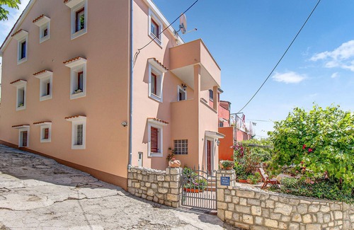Cunski Apartment | Inviting holiday apartment close to many activities and nature.