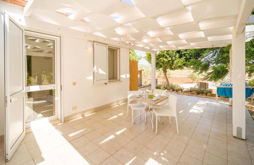 Marinella di Selinunte House | Inviting villa with private pool in the west of the island.