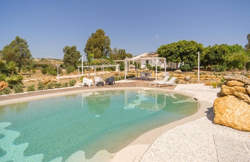 Marinella di Selinunte House | Inviting villa with private pool in the west of the island.