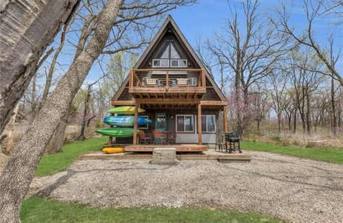 La Cygne Cabin | Inviting Lakefront A-Frame Cabin