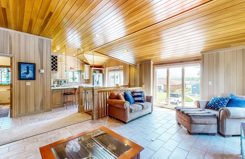 Syracuse House | Inviting Lakefront Home with Patio and Dock