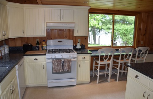 Union House | Inviting lakeside spot with stunning sunsets in Midcoast Maine