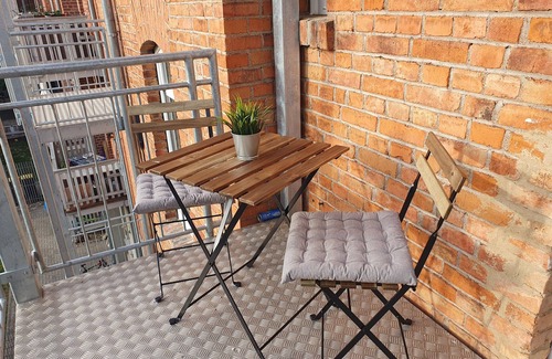 Johannesvorstadt Condo | Inviting, light-flooded 2-room apartment, lovingly decorated awaits you.