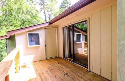 Hot Springs Village House | Inviting, Quiet, and Telegenic Home