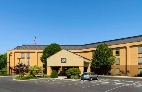 Carlisle Hotel | Inviting Retreat with In-Room Movies and Free Breakfast – Steps from I-76 Access