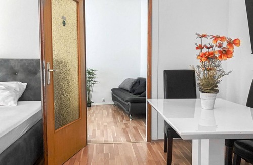 Simmering Apartment | Inviting Simmering Apartment with 2 Bedrooms
