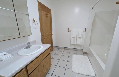 Hot Springs Cabin | Inviting Suite - Room 107
