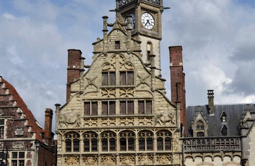 Ghent House | Inviting two bedroom suite with private bathroom and speed wifi in city centre