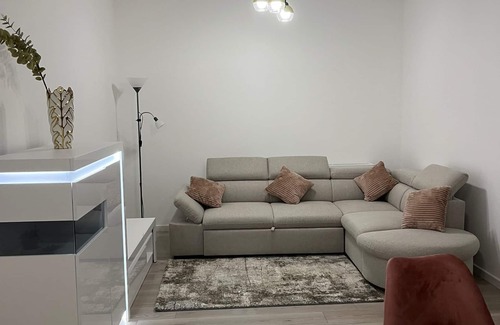 Ploiesti Apartment | Ioanic Modern Apartment with free Parking, free AC and free WiFi
