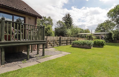 Drumnadrochit Cottage | IOLA, romantic, character holiday cottage in Drumnadrochit, Loch Ness