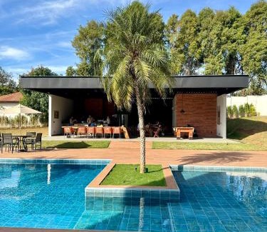 Boituva House | IPÊ GARDEN 10 Suites Piscina Churrasqueira