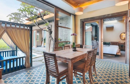 Kemenuh House | Ipian Hidden Luxury With Rice Field View