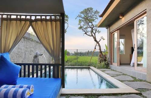 Kemenuh House | Ipian Hidden Luxury With Rice Field View