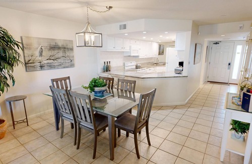 North West Florida Condo | IR 316 Coastal Beauty in this 2 BR Sunset view condo with washer/dryer