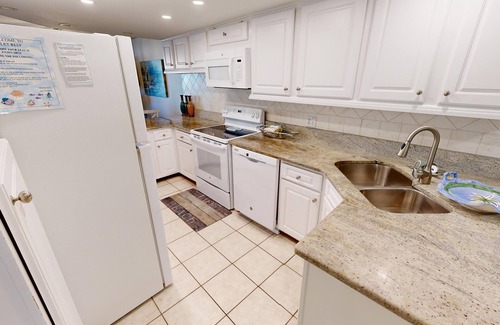North West Florida Condo | IR 316 Coastal Beauty in this 2 BR Sunset view condo with washer/dryer