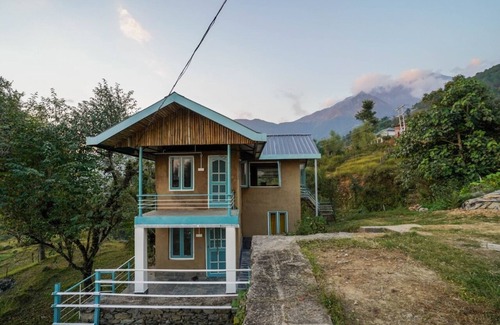 Palampur House | Ira's Hideaway "Mud and Bamboo House overlooking Palampur'