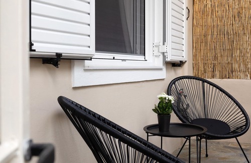 Aigaleo House | Irida's detached house with lovely yard in Athens center