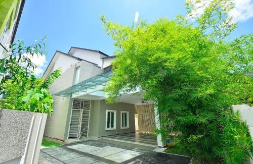 George Town Villa | Iris Luxury Service Villa