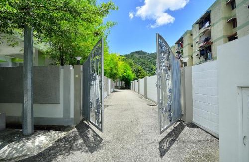 George Town Villa | Iris Luxury Service Villa