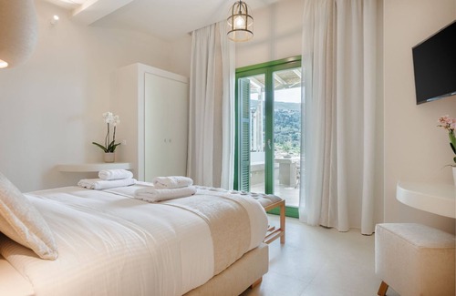 Andros Town House | Iris Suite by Casa Di Fiori Andros Suites