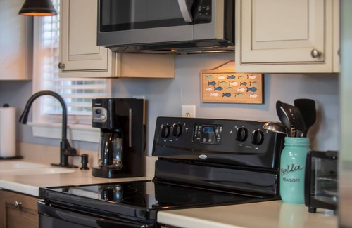 Clarksville Cottage | Iron Gate Lakefront Getaway