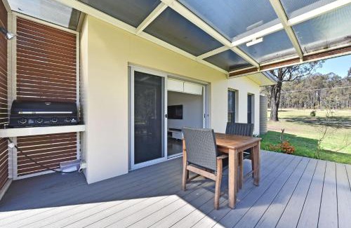 Pokolbin Villa | Ironbark Hill Villa 1 Tyrian