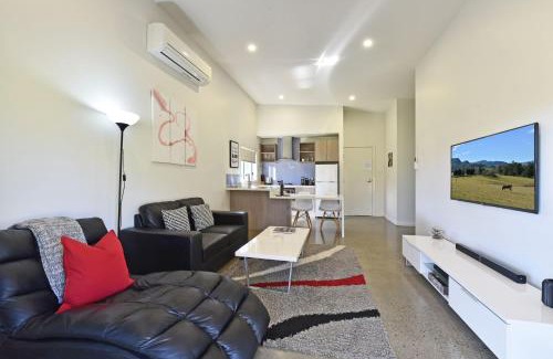 Pokolbin Villa | Ironbark Hill Villa 1 Tyrian