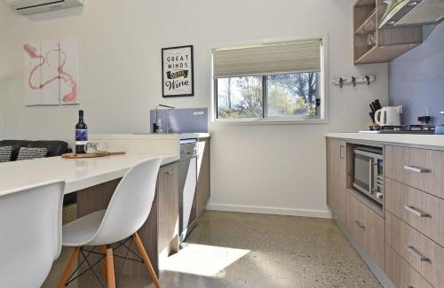 Pokolbin Villa | Ironbark Hill Villa 1 Tyrian