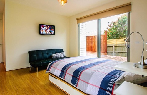 Smiths Beach House | Ironbark on Dolphin - sleeps 10