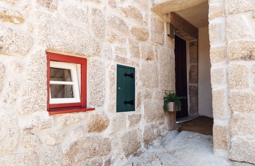 Sortelha House | is a cosy one-bedroom accommodation unit with 21 m2