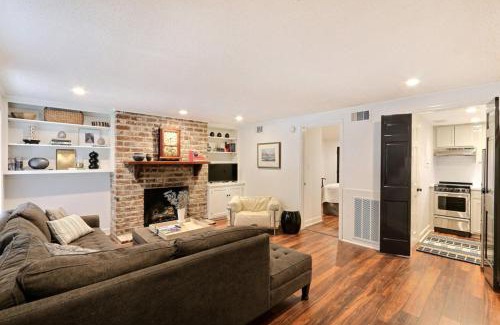 Historic Downtown Savannah Apartment | Isaac LaRoche Garden