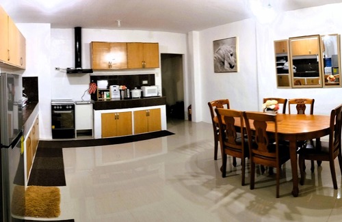 Buhangin House | Isabel's Home - 3-bedroom Home with a Hot Tub/Jacuzzi