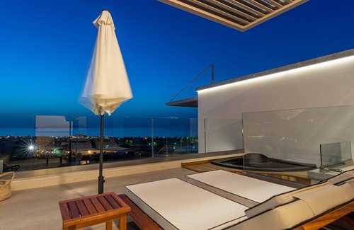 Anissaras House | ISholidays Grace -1 Bedroom Sea View Suite with Jacuzzi