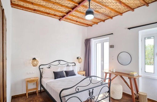 Psathi Villa | ISholidays Kimolos Psathi Beach House