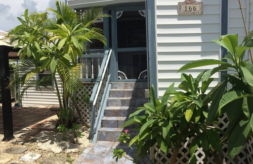 Tavernier House | Islamorada cottage on deep water canal
