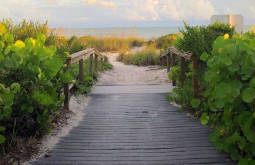 Sanibel Condo | Island Beach Club 320C is a stunning 2brm 2 bathrm, Sanibel Beach View condo!