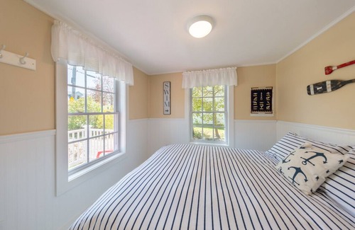 Fairhaven Cottage | Island Breeze Cottage on West Island, just a short walk to several beaches.