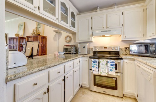 South Padre Island Condo | Island Condo with Private Balcony and Shared Pool, Hot Tub - Across from the Beach