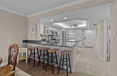 Sanibel Condo | Island Escape at Pointe Santo. Steps to Beach, Rooftop Views & Modern Comfort